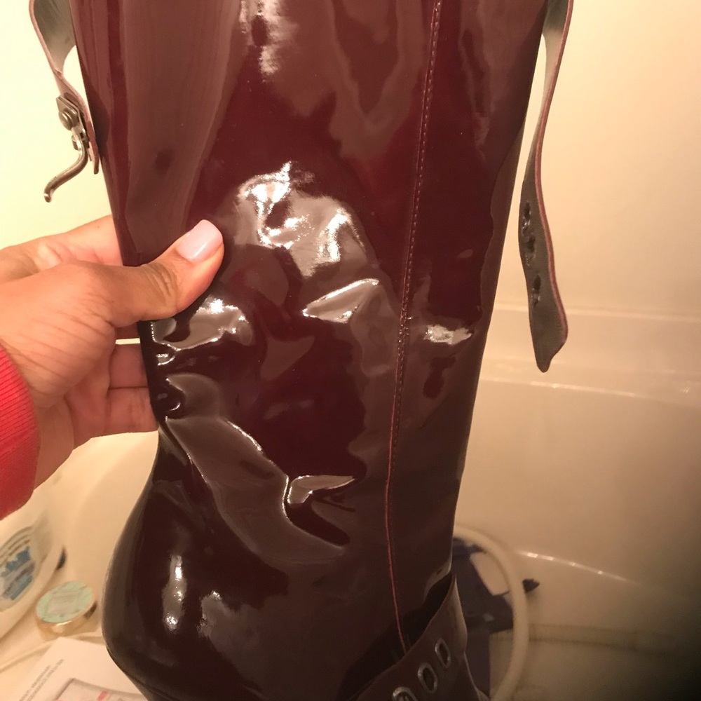 BCBG boots